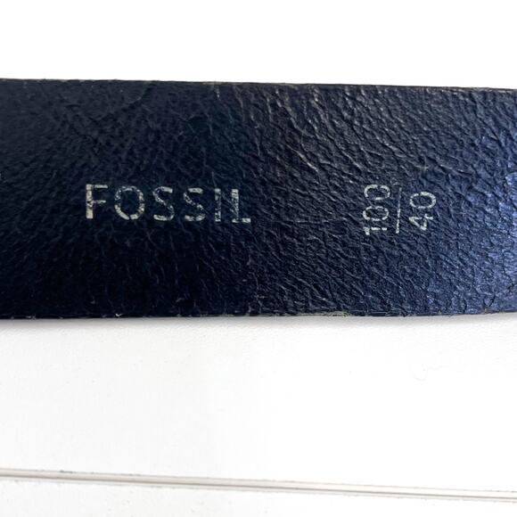 Fossil Classic Leather Mens Belt Size 40 Black Silver Buckle Work Minimalist - Picture 10 of 11